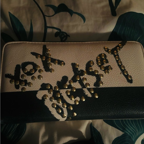 ❤️Betsey Johnson wallet❤️ - Picture 2 of 6